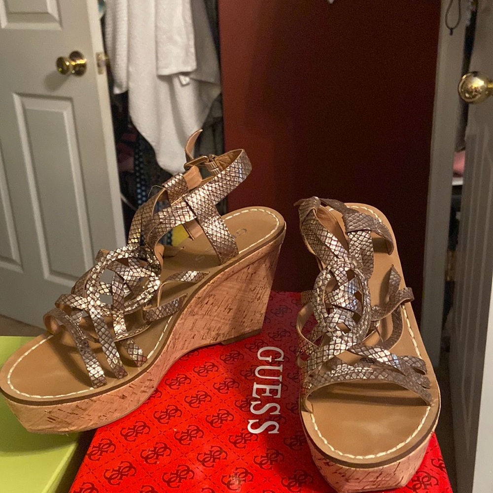 Guess wedges size 7 snake pattern great condition